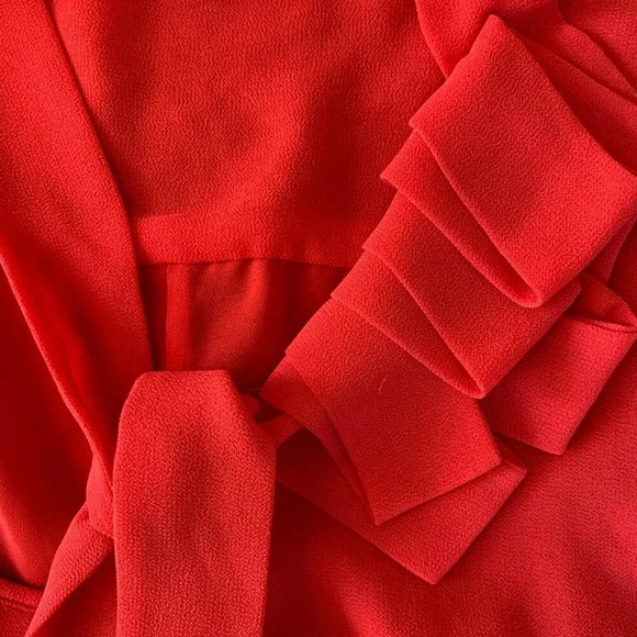 Gap Sheer Sleeveless Asymmetrical Tie Blouse Sz M - Picture 2 of 4